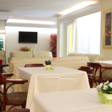Hotel St Pierre Римини Экстерьер фото