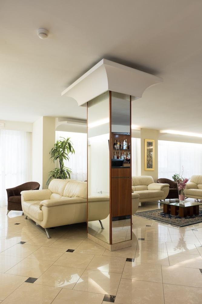 Hotel St Pierre Римини Экстерьер фото