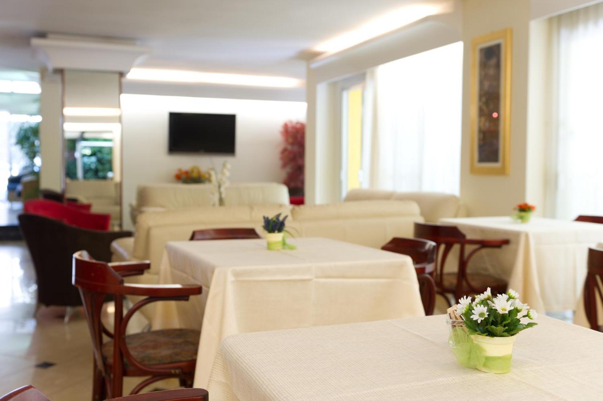 Hotel St Pierre Римини Экстерьер фото