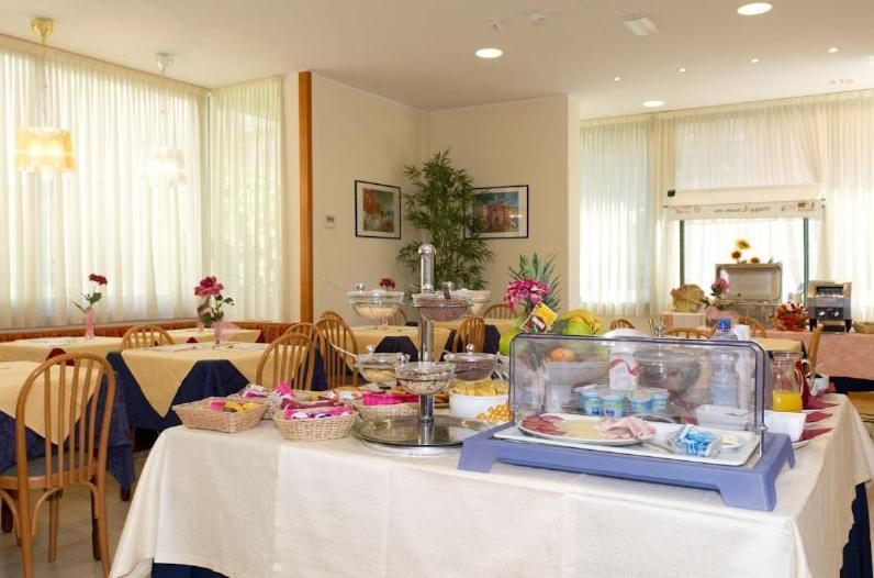 Hotel St Pierre Римини Экстерьер фото