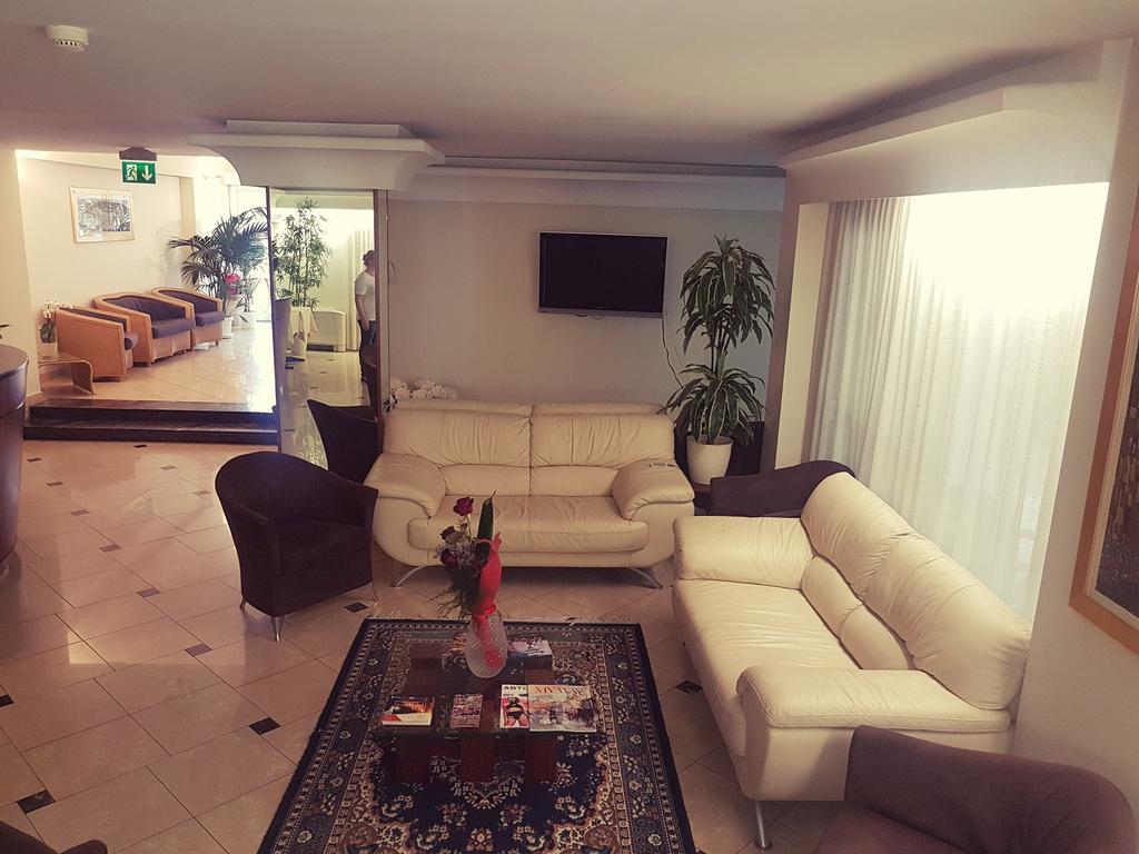 Hotel St Pierre Римини Экстерьер фото