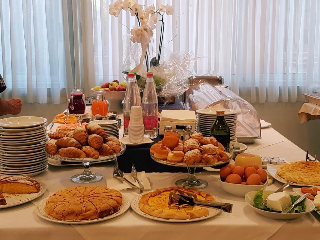 Hotel St Pierre Римини Экстерьер фото
