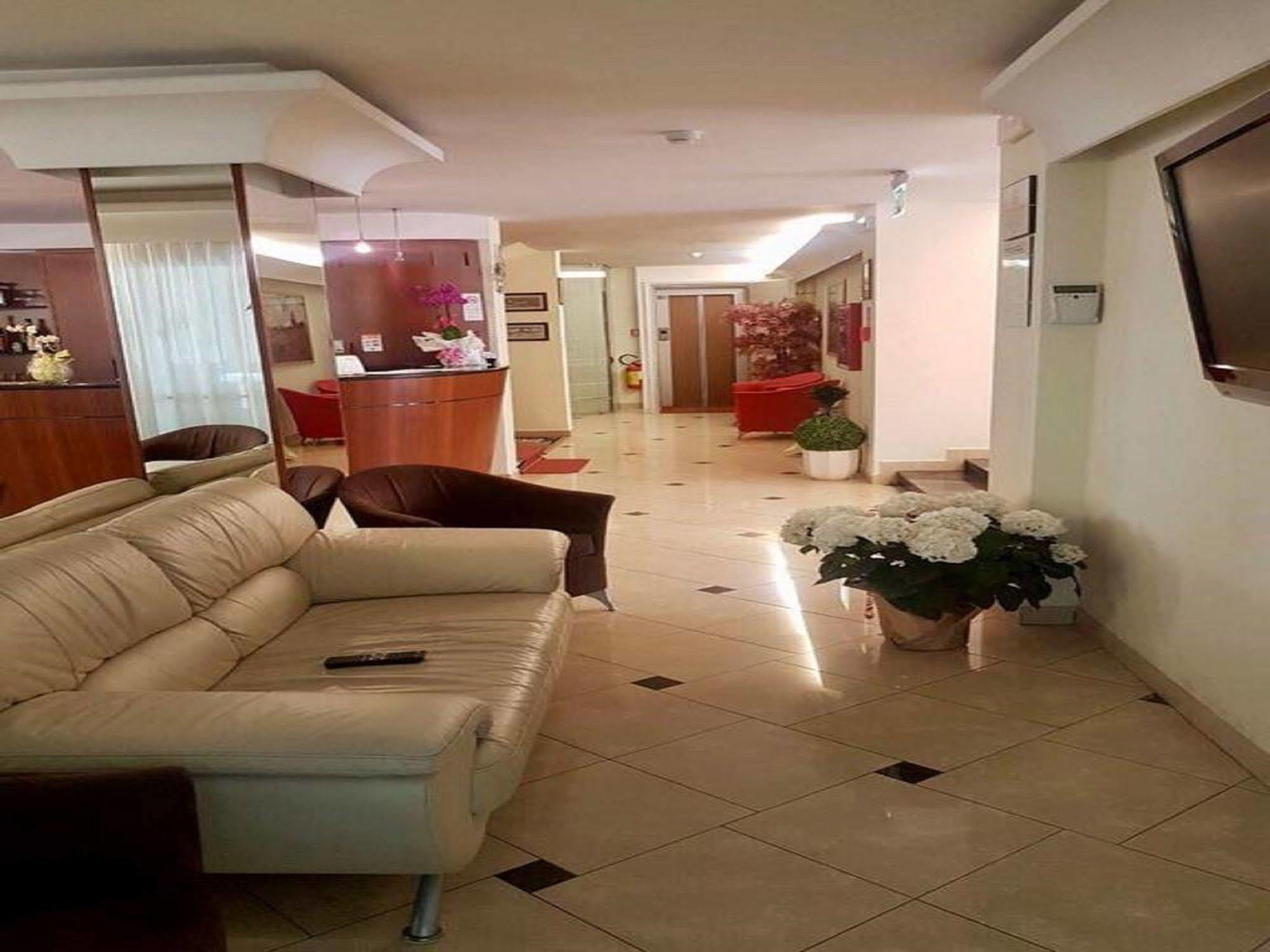 Hotel St Pierre Римини Экстерьер фото