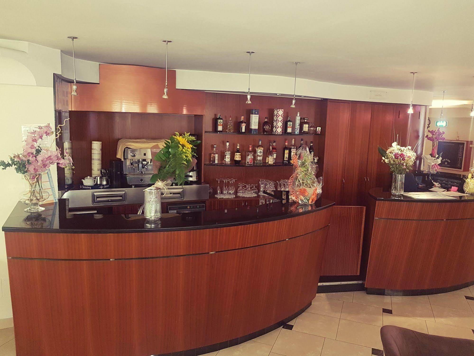 Hotel St Pierre Римини Экстерьер фото