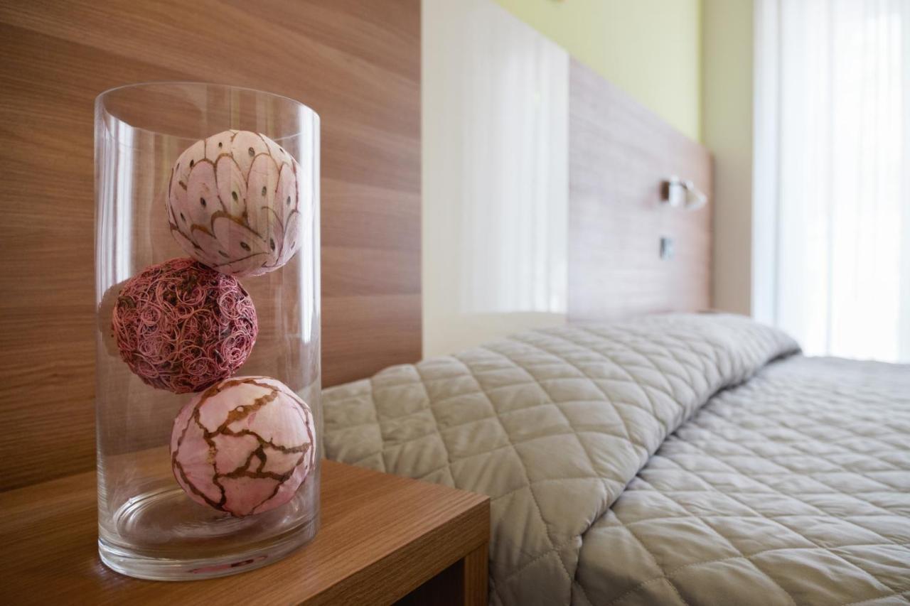 Hotel St Pierre Римини Экстерьер фото
